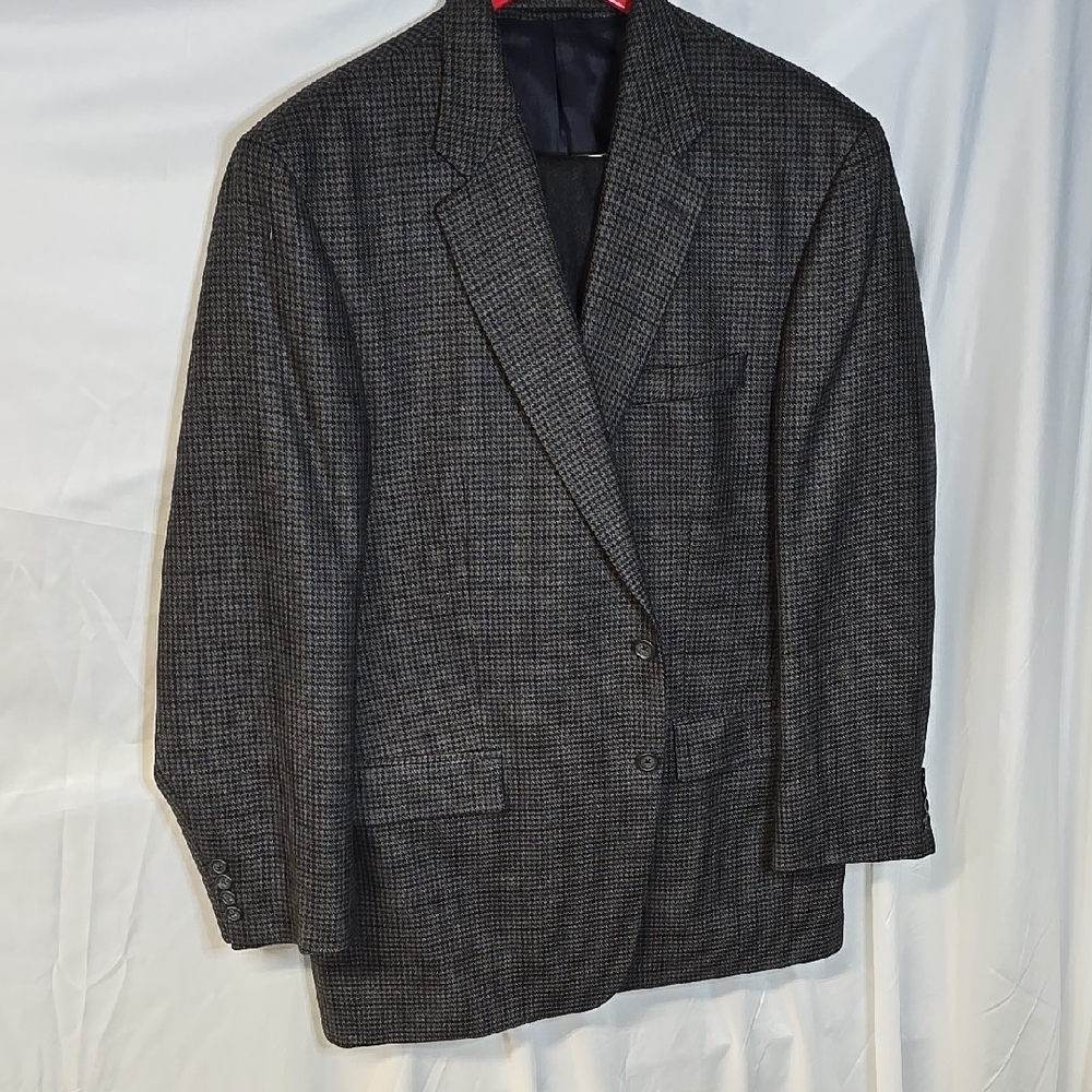 Izod Gray Lambs Wool Suit ( 44R/38